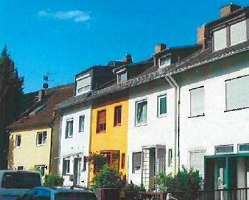 Terraced house with potential, located in a quiet area of Frankfurt-Eschersheim.