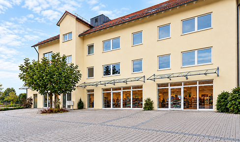 Office/practice spaces available near Landshut, starting from €8 per square meter | 280 square meters | 35+ parking spaces | No commission fees.