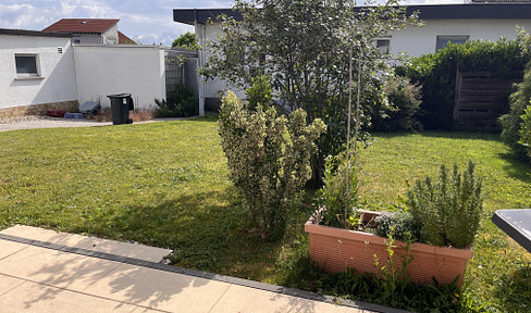 Large 3.5-room apartment with access to a garden, located in Messel.