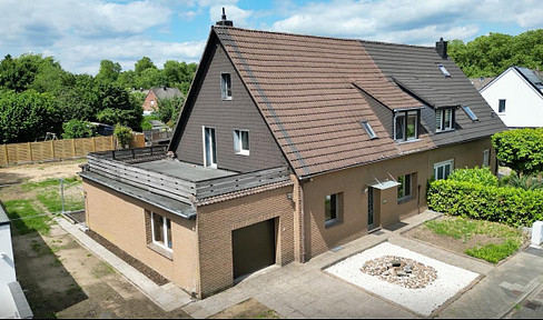 Family-friendly multi-generational house with a large garden, offered at the land price.