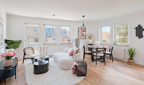 No commission: Modern, renovated, and bright 2-room apartment with two balconies.
