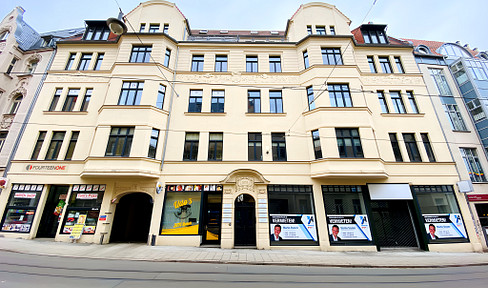 Spacious 4-room apartment with a rooftop terrace, located in the city center.