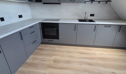 Frisch renovierte 5-Zi.-DG-Wohnung | Balkon | EBK | 85 m² | Schwäbische Alb | provisionsfrei