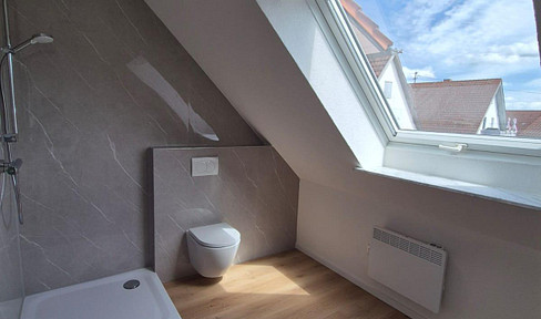 Newly renovated 5-room attic apartment | Balcony | Fitted kitchen | 85 m² | Swabian Alps | No commission fees.