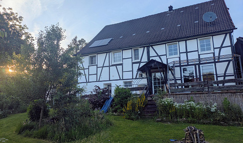 Half-timbered house with valley views - historic living in a green setting near Bielstein.