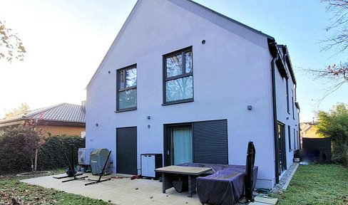 Modern, energy-efficient house with a garden, terrace, and a double carport, including wallboxes for electric vehicles.
