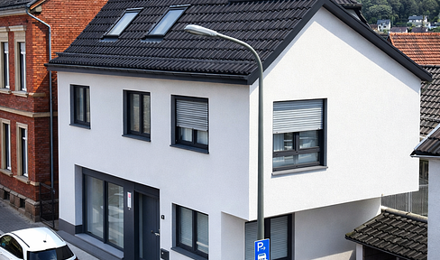 Spacious residential building with development potential.