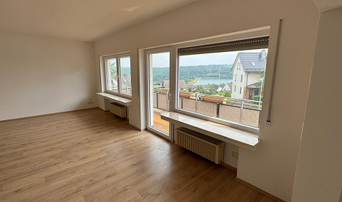 Modern 3-room apartment with lake view and balcony on Lake Sorpe.