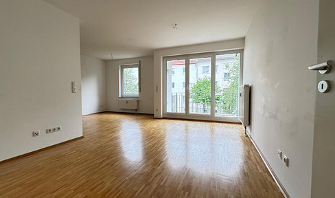 Quiet living near Mangfallplatz, with excellent access to the city center.