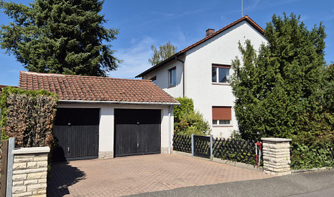 Detached single-family house in Fürth/Hardhöhe, located in a very good and quiet area.