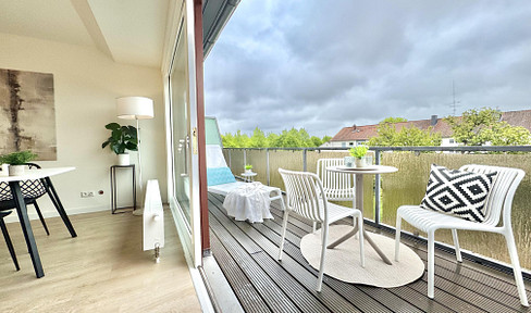 Move in immediately: Renovated 4-room maisonette apartment with two bathrooms, two balconies, and a parking space.