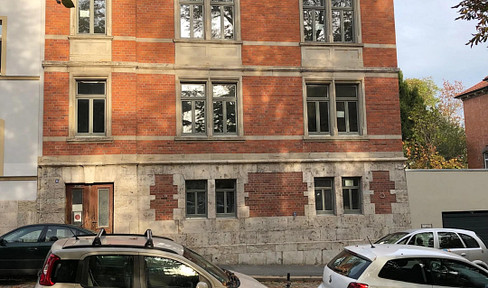Renovated 2-room apartment with a view over Weimar.