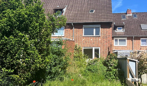 Terraced house with significant potential for development, ideal for tradespeople and renovation professionals.