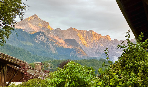 Renovated semi-detached house with a garden, 140 square meters of living space, and potential for further development, located in a prime area of Garmisch.