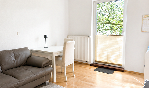Charming apartment in a historic building with modern amenities and a balcony.