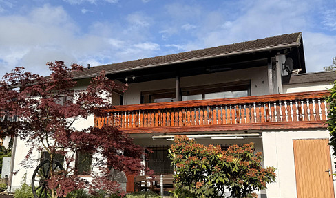 Gepflegtes Einfamilienhaus mit EBK, Balkon, schön angelegtem Garten und Aussicht