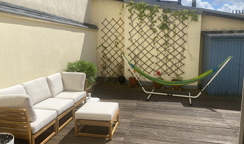 108 m² Altbauwohnung mit 30 m² Dachterrasse und zwei Balkonen im Samariterviertel