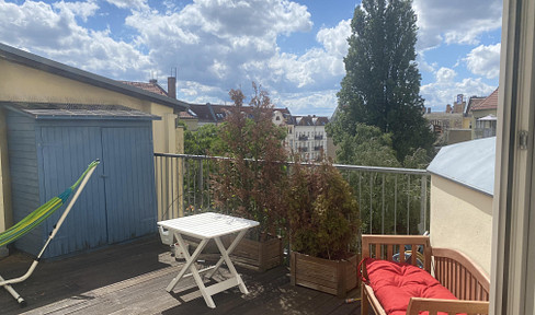 Seltene Gelegenheit im Samariterviertel – Altbauwohnung mit 30 m² Dachterrasse
