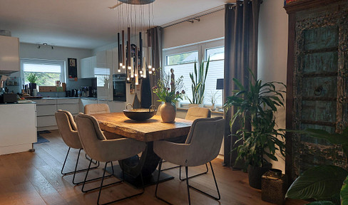 No fees! Terraced house in Untergrombach, located in a quiet residential area.