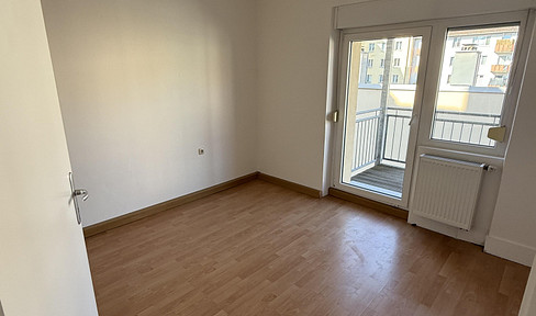 4-room apartment with 2 balconies, located in a central area of Schweinfurt.
