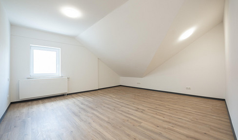 Newly renovated 4-room attic apartment with approximately 129 square meters of living space.