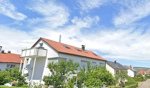 Lichtdurchflutete 3,5 / 4 Zimmerwohnung 1.OG ca.90 m2 mit großem Balkon Weinstadt-Endersbach