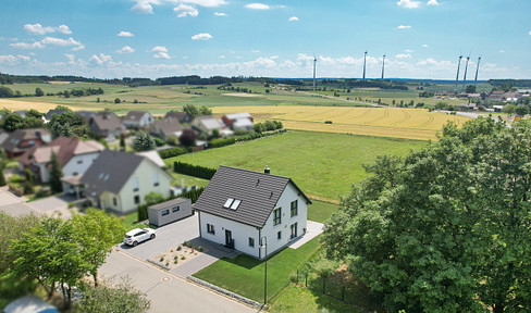 Neubau-Komfort ohne Baurisiko: Fertiges KfW 40 Einfamilienhaus mit Weitblick