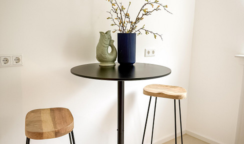 First occupancy after renovation: Stylish 3-room apartment with balcony and parking space in Sachsenhausen-Nord.