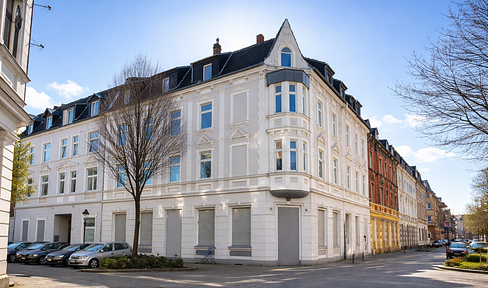 *8% Rental Yield & No Agency Fees* A renovated, fully occupied 12-unit apartment building in Ückendorf.