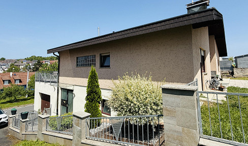 WOHNEN MIT AUSSICHT - GROßZÜGIGES EIN-/ZWEIFAMILIENHAUS