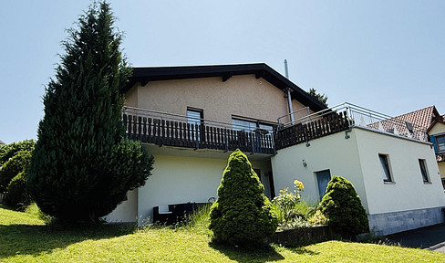 LIVING WITH A VIEW - SPACIOUS SINGLE-FAMILY OR TWO-FAMILY HOUSE.