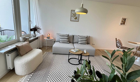 First occupancy after renovation - Bright 2-room apartment in Maxvorstadt.