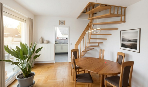 Helle Maisonette mit ausgebautem Spitzboden und 2 Stellplätzen