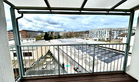 D-Derendorf // Sanierte 2 Zimmer Wohnung mit EBK & Balkon!