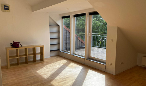 Lichtdurchflutete Dachgeschoßwohnung in Barmbek-Nord mit eigenem Stellplatz