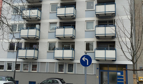 zentrale und verkehrsberuhigte Lage teilmöblierte Wohnung direkt am Wilhelmsplatz mit Aufzug