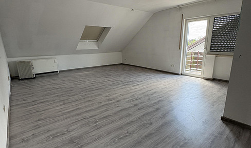 Bezugsfreie 4-Zimmer-Dachgeschosswohnung mit Balkon – provisionsfrei