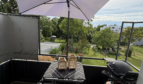 Ideally located and close to nature – Apartment with a private green space.