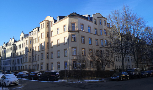 Cozy, bright 6-room apartment with a distant view and a modern bathroom, located in the beautiful Kaßberg district.