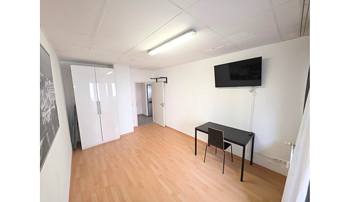 Weststadt: 2-room apartment + parking space | Modernly renovated | Balcony | Fitted kitchen | Available immediately | Suitable for shared living.