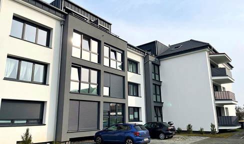 Bright, well-maintained 3-room apartment in a quiet location, situated in a multi-family building that has undergone energy-efficient renovations.