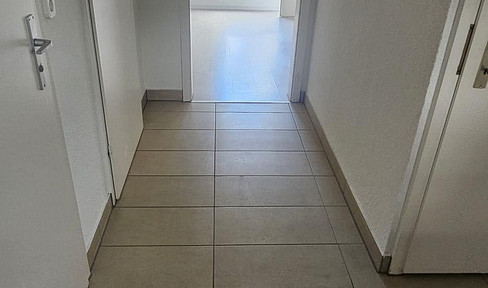 „Frisch sanierte 3-Zimmer-Wohnung in Karben – S-Bahn Frankfurt in 25 Min.”
