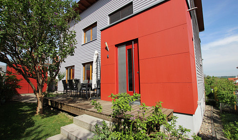Energy-efficient architect-designed house in a prime location *no commission fees*.