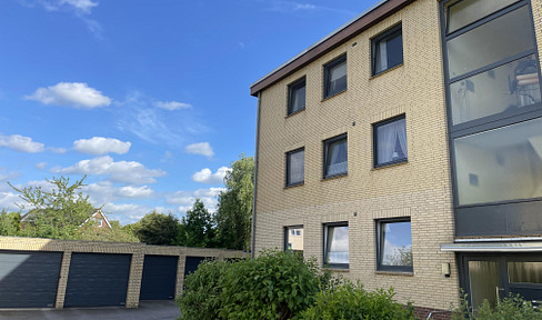 FOR SALE: Spacious 4-room apartment with a southwest-facing loggia and garage in Bad Schwartau.