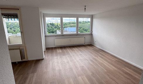 Partially renovated/refurbished 1.5-room apartment.