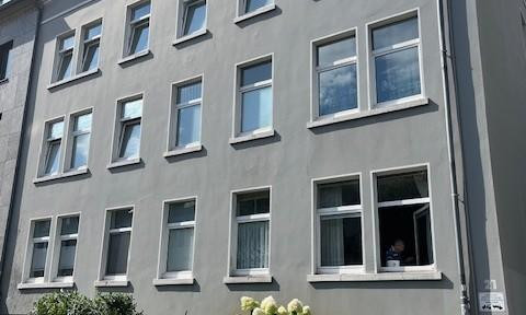 Excellent location - Bright 2-room apartment for a single person in Hannover-Oststadt, with fitted kitchen.