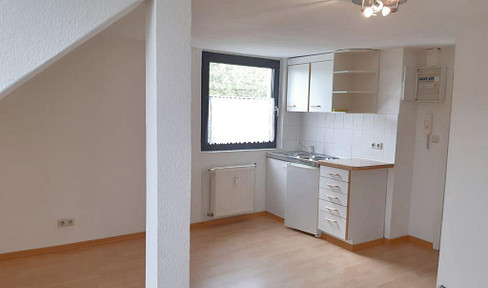 Beautiful, bright 1.5-room apartment with fitted kitchen and balcony in Augsburg.