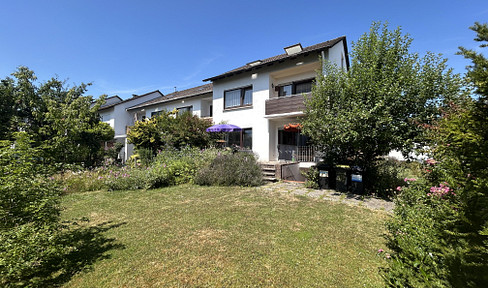 Detached house in Bielefeld-Theesen, for sale by private owner, no commission! Plenty of space in a desirable location.