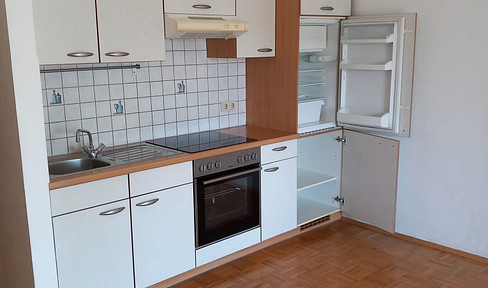 Bright and very quiet 2-room apartment with a balcony in Klagenfurt | Includes parking space and a large storage room.