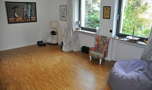Beautiful, bright 1-room apartment with fitted kitchen and balcony in Karlsruhe.
